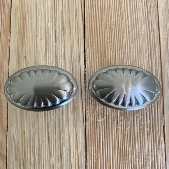 Set of 2 Satin Nickel Oval Shell Knob Cabinet Pulls Flower Drawer Knobs Hardware - Picture 1 of 10